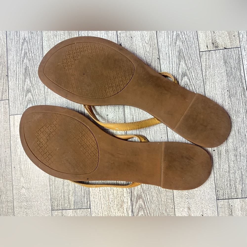 Tory Burch Terra Thong Sandals Size 9M Thing Strap Gold Logo - Picture 6 of 9